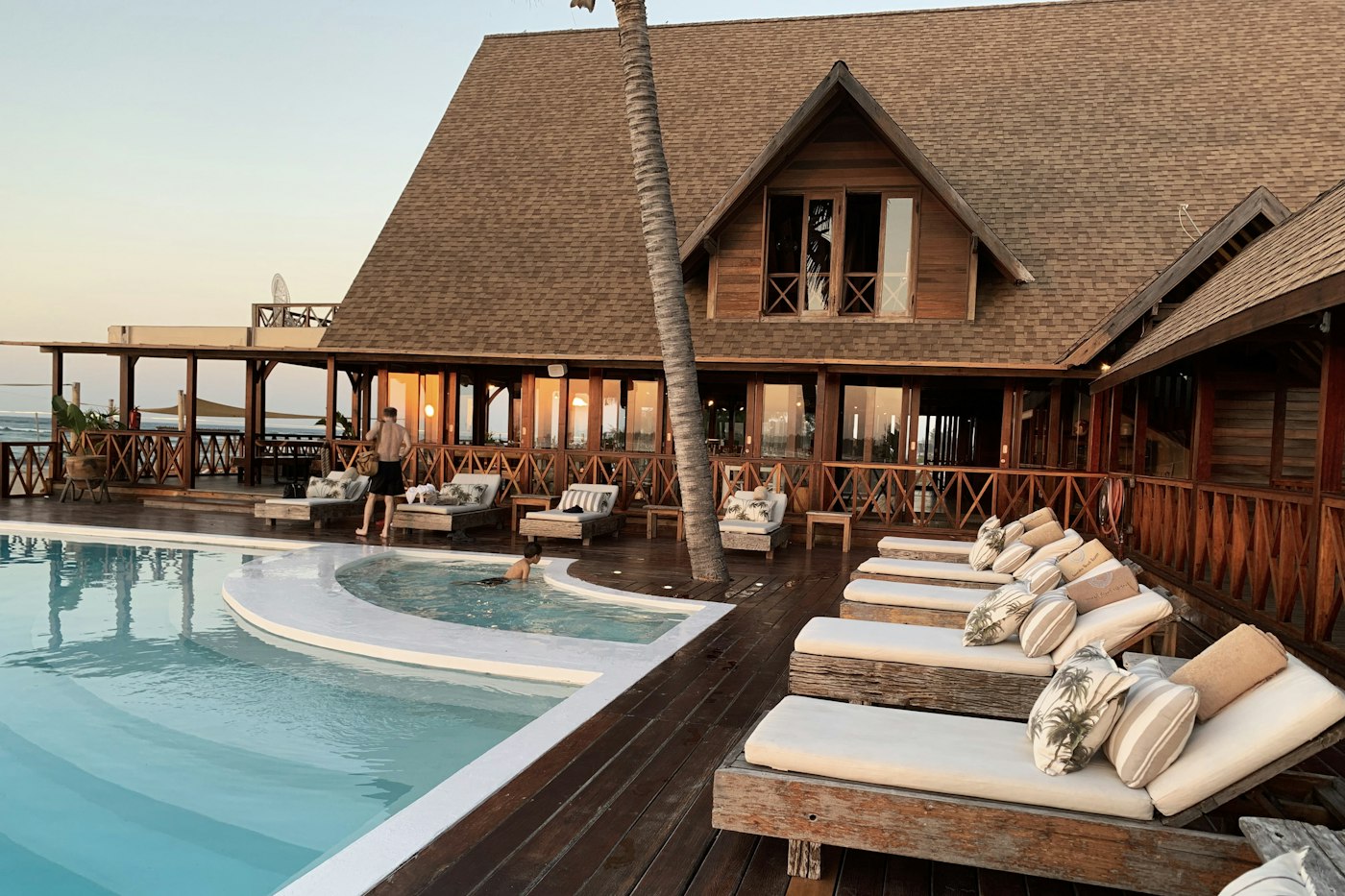 Hôtel balnéaire avec piscine équipé d’un Wifi haut débit